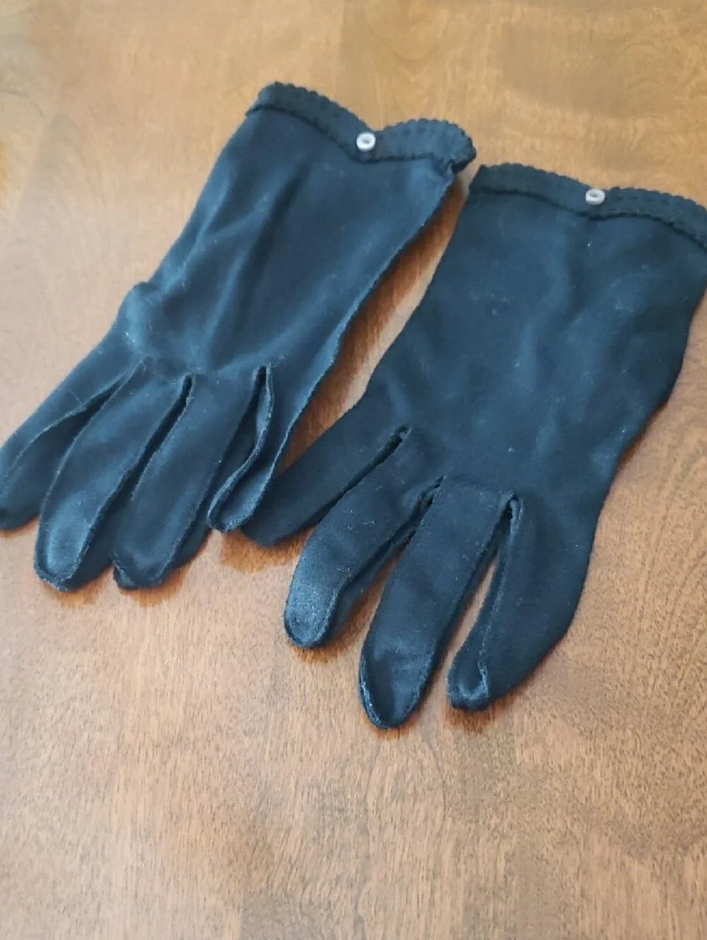 Vtg Classic Black Ladies Gloves with Decorative Button - Size 7